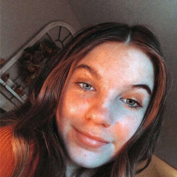 Meet your Posher, Ava - Picture 1 of 1